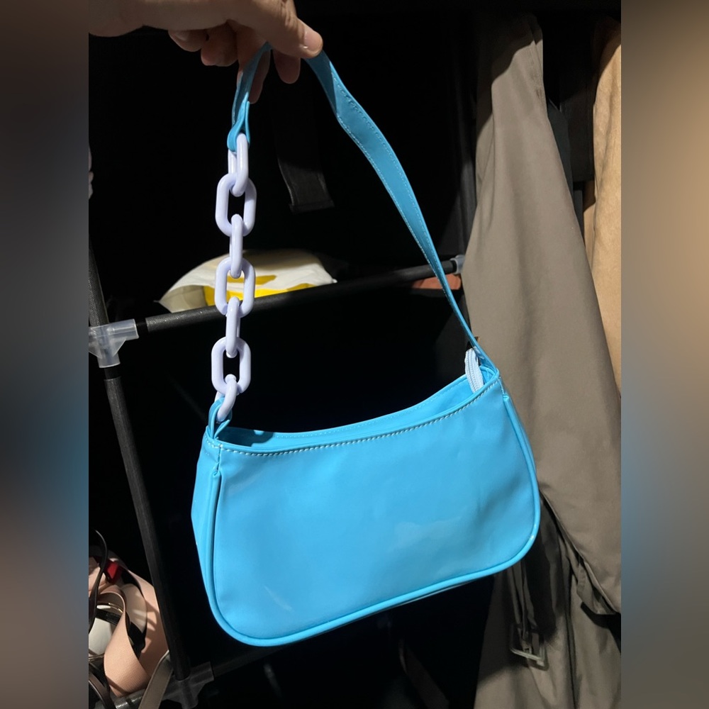 BLUE PATENT SHOULDER BAG